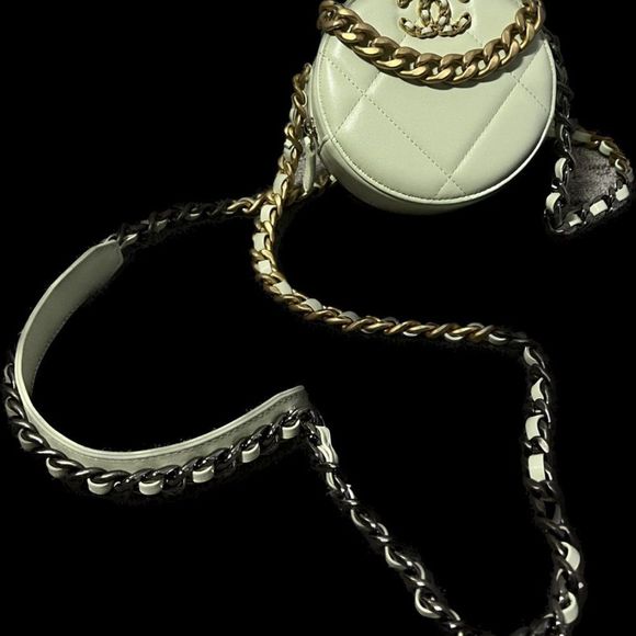 Chanel 19 round clutch with long chain - Picture 2 of 3